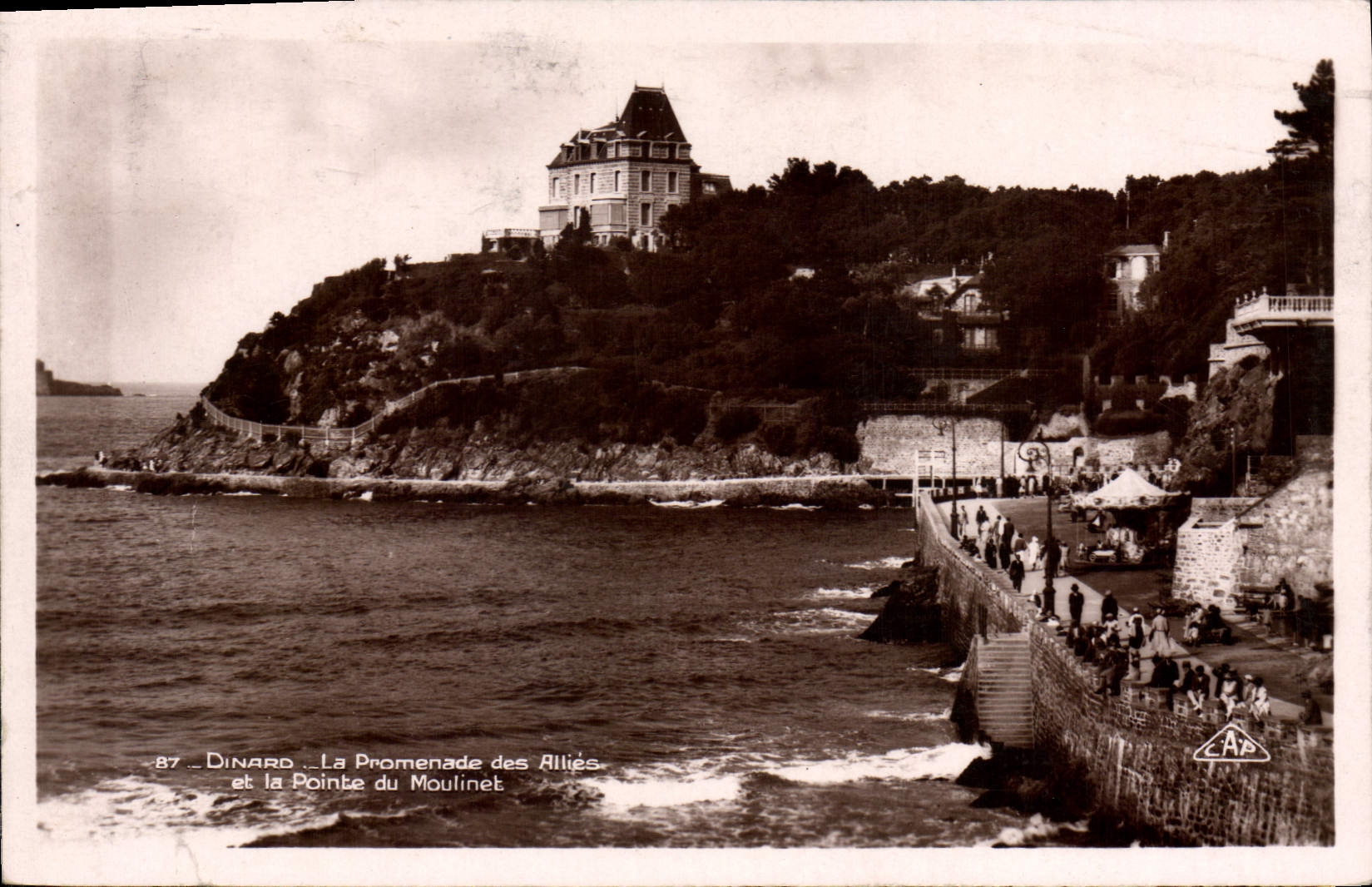CPA Dinard La Promenade des Allies et la Pointe du Moulinet 
