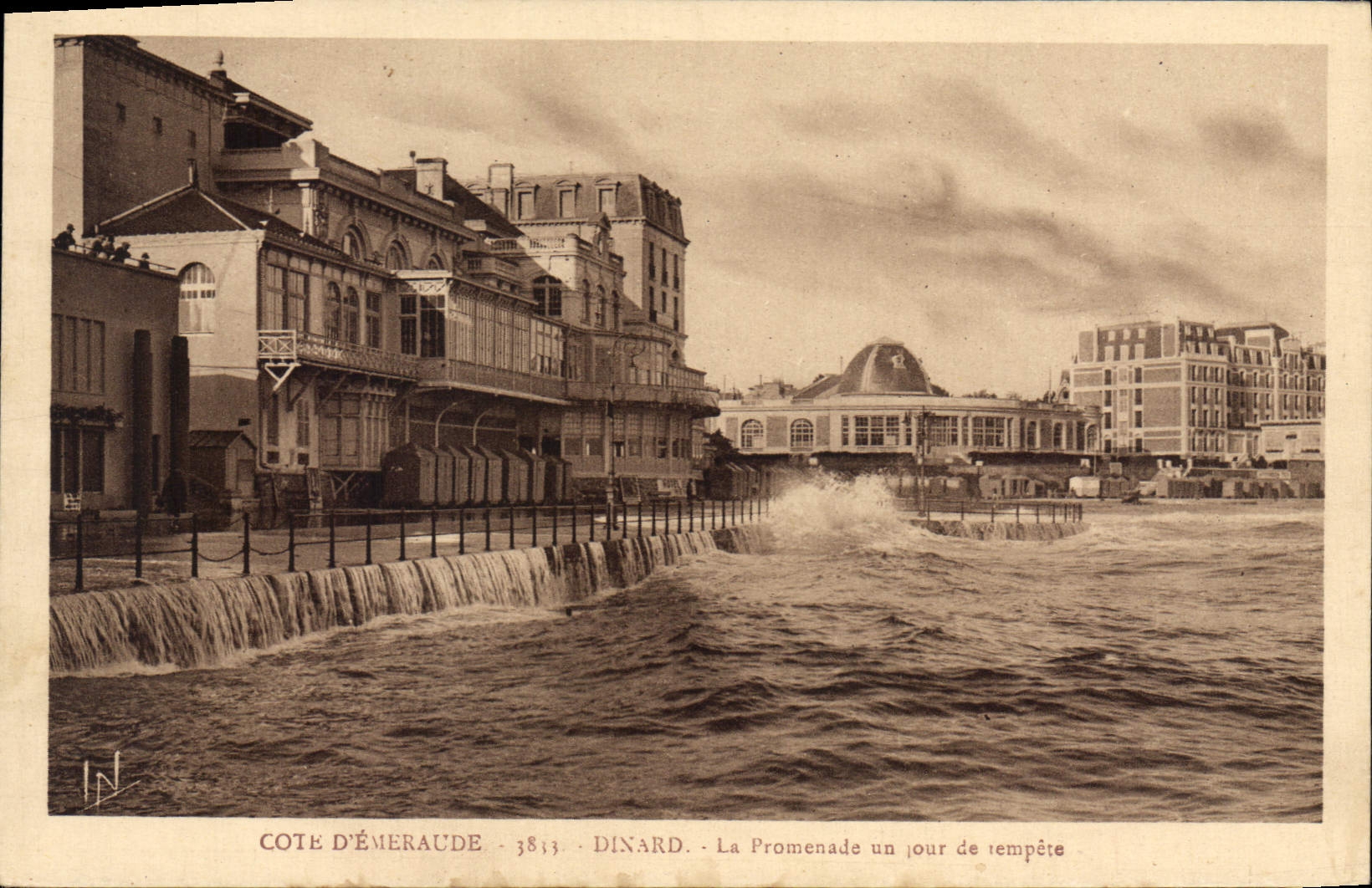 CPA Dinard La Promenaude au jour de tempete 