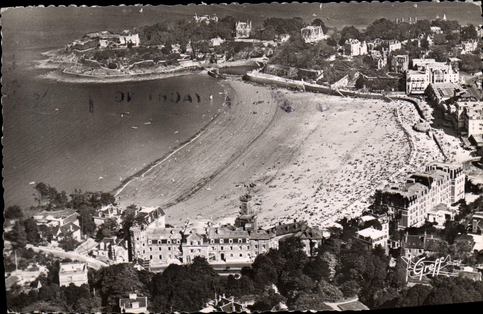CPA En Bretagne Vue aerienne Dinard Ille et Vilaine La Plage et la Pointe du Moulinet