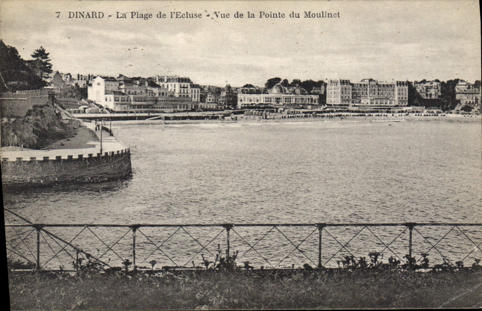 CPA Dinard La Plage de l'Ecluise Vue de la Pointe du Moulinet 