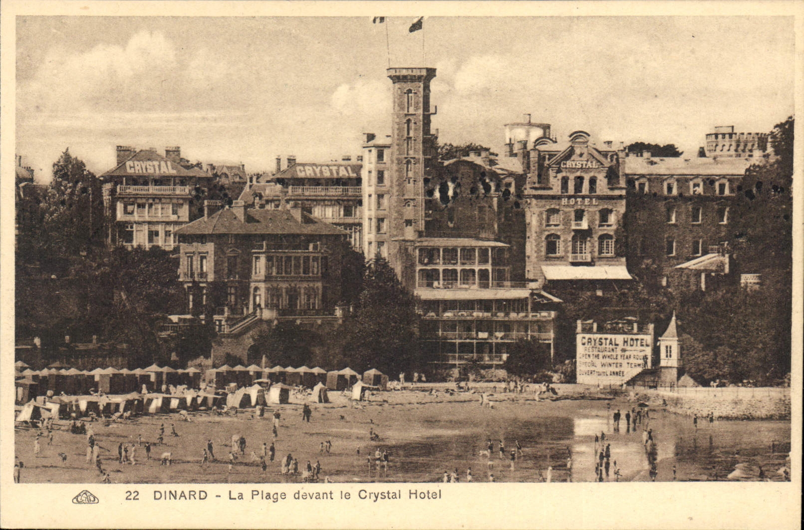 CPA Dinard La Plage devant de Crystal Hotel 