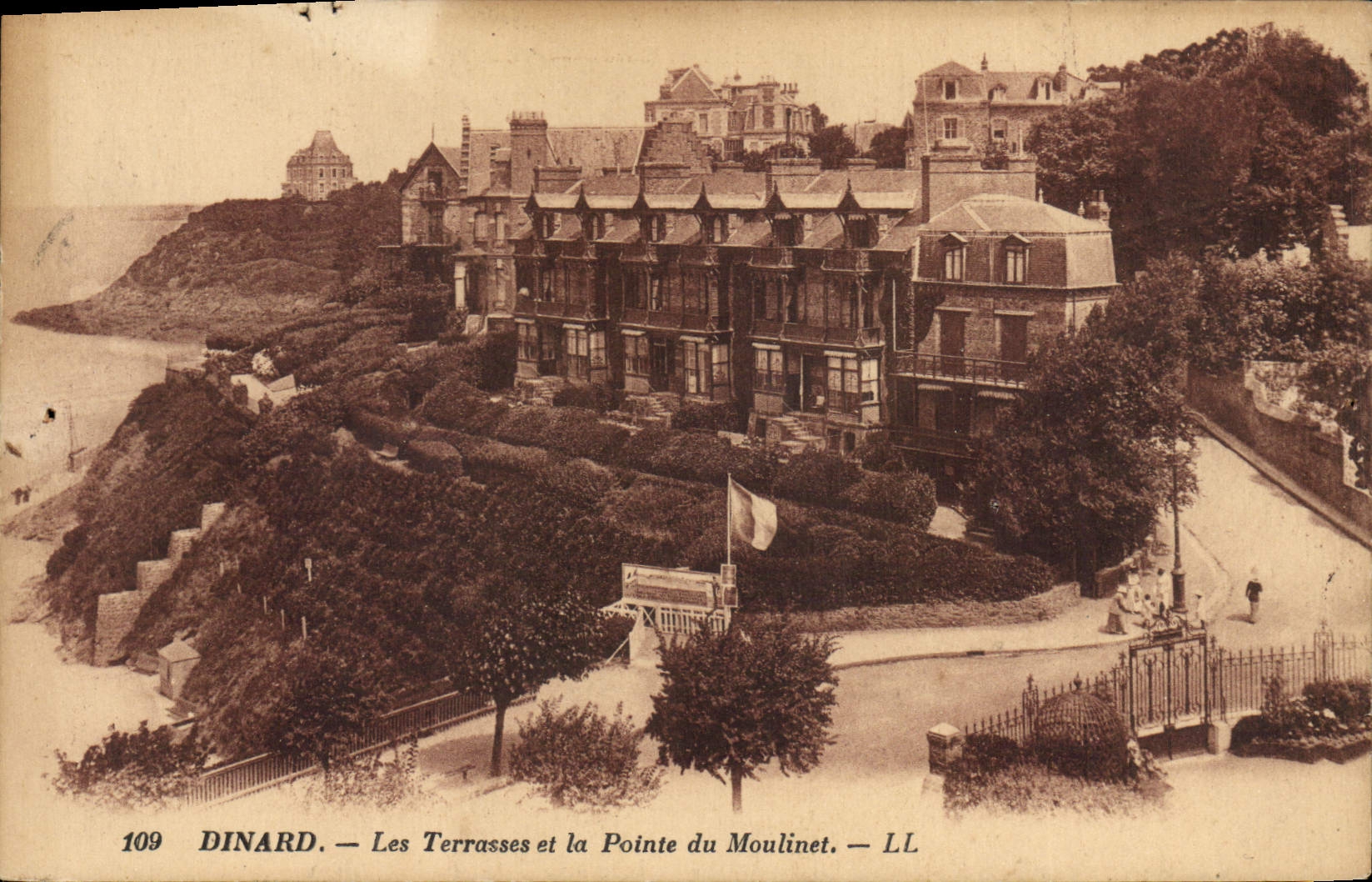 CPA Dinard Les Terrasses et la Pointe du Moulinet 