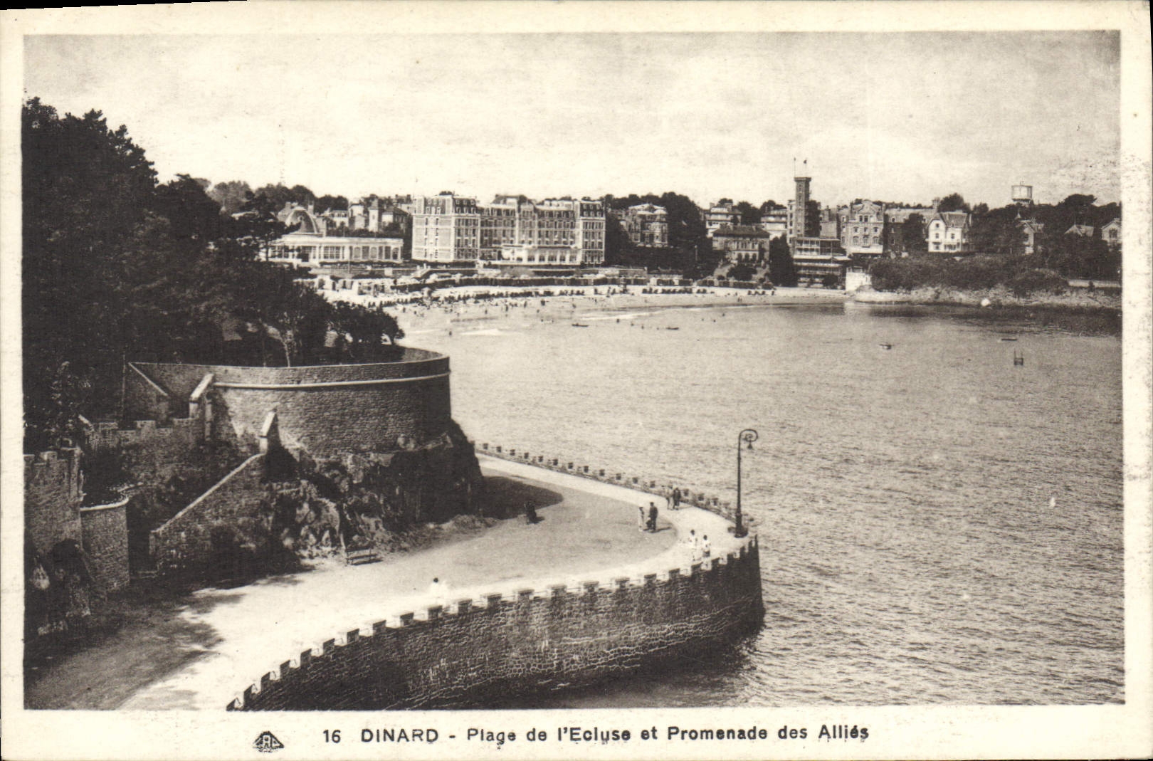 CPA Dinard Plage de l'Ecluise et Promenade des Allies 