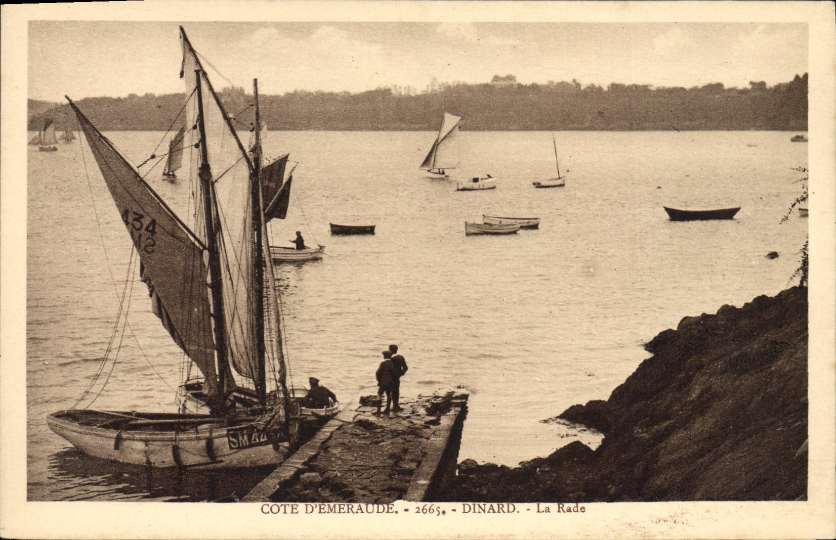 CPA Cote d'Emeraude Dinard La Rade Bateau
