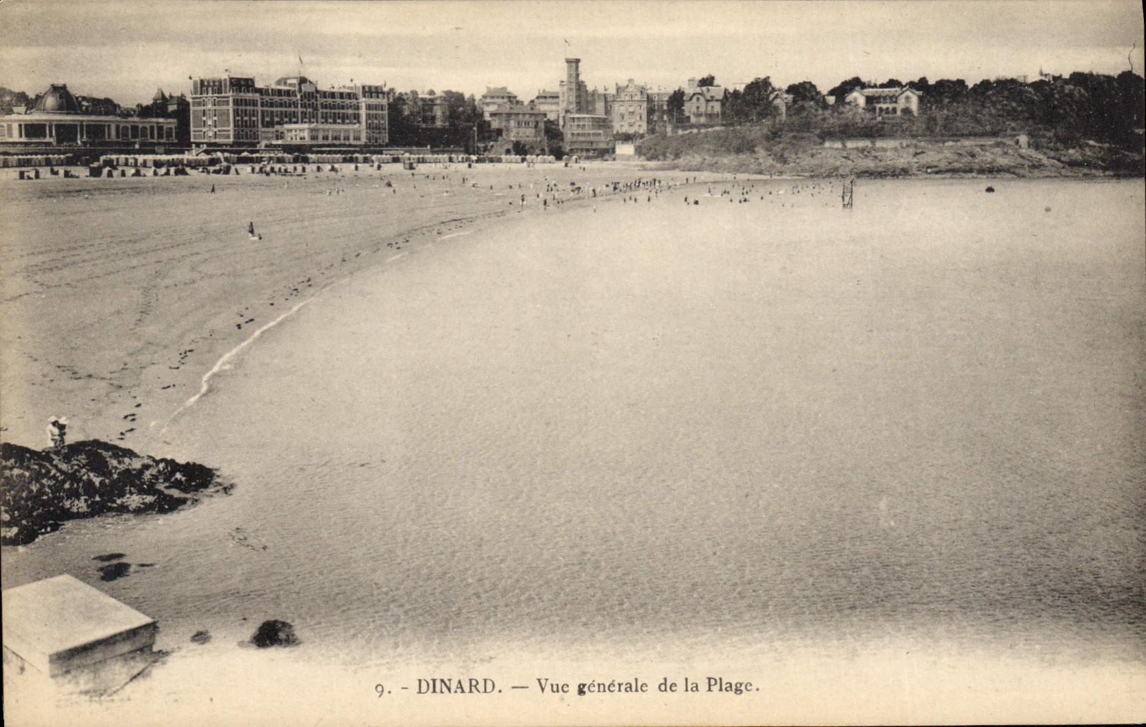 CPA Dinard Vue generale de la Plage 