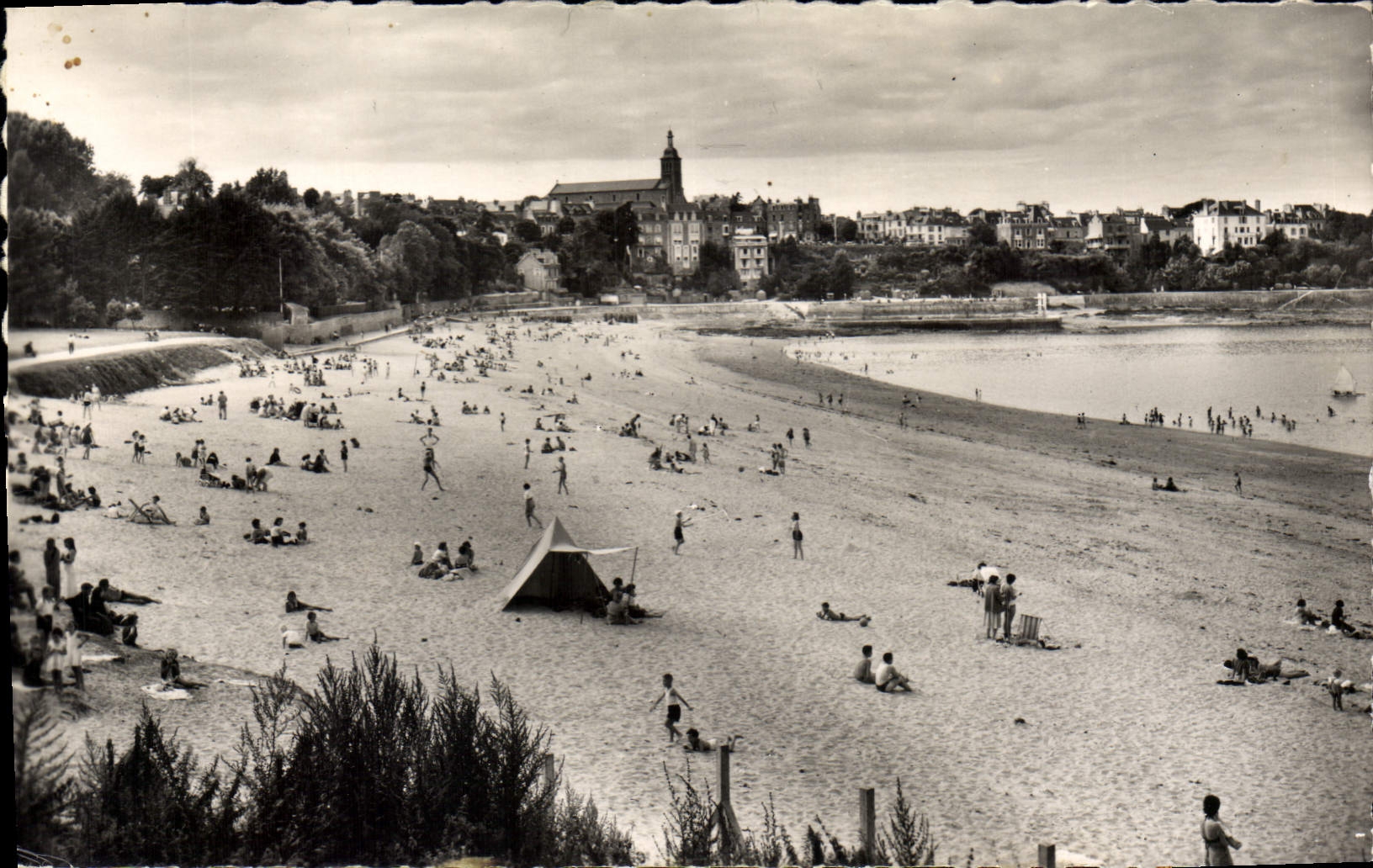 CPA Dinard l et V La Plage du Prieure 