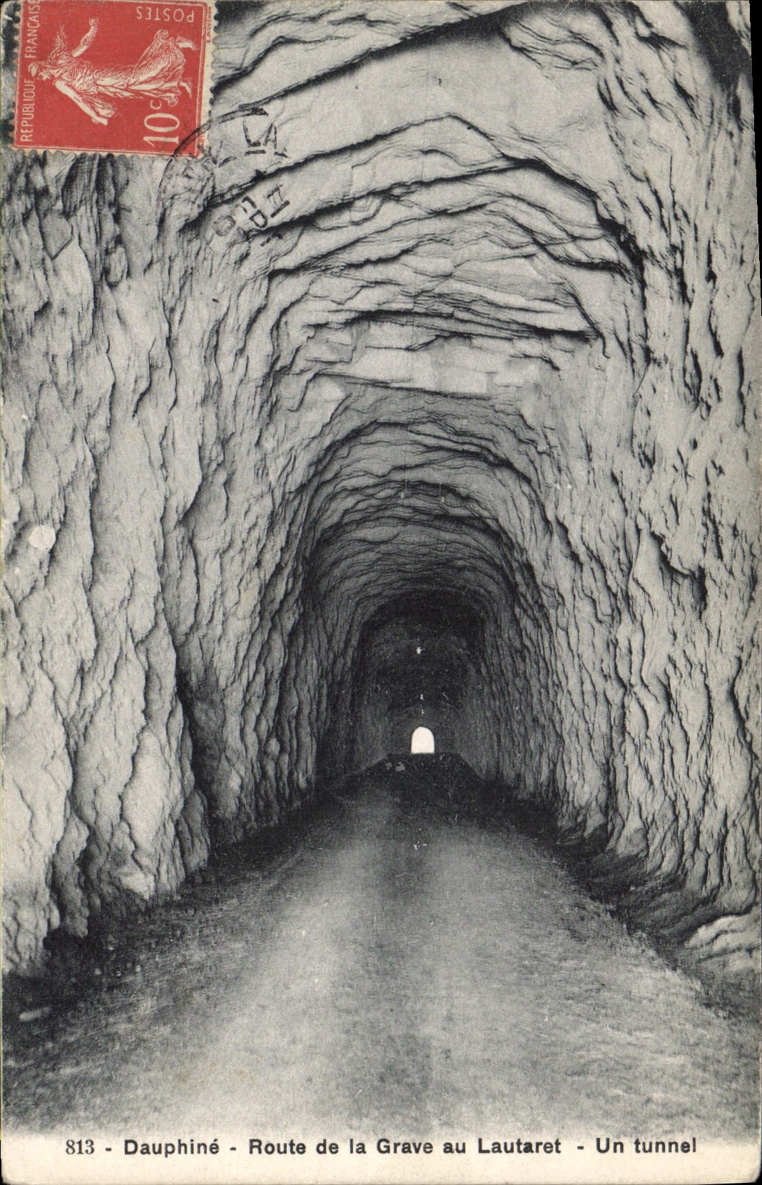 CPA Dauphine route de la Grave au Lautaret un tunnel