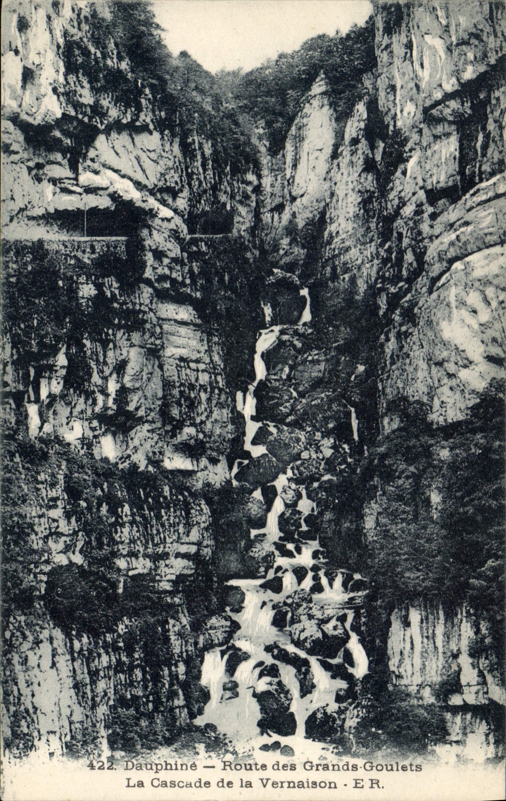 CPA Dauphine Route des grands Goulets la cascade de la Vernaison