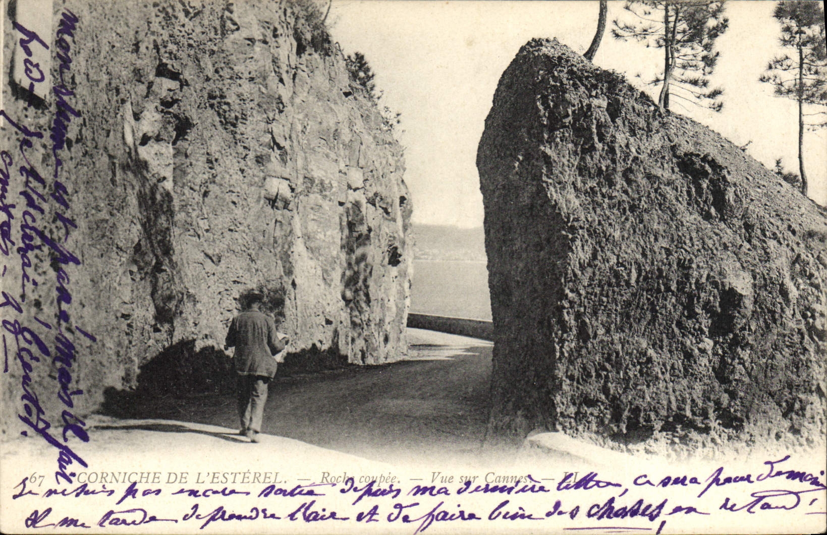 CPA Corniche de L'Esterel Roche Coupee vue sur Cannes