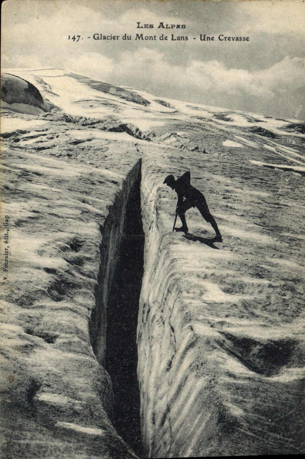 CPA Les Alpes Glacier du Mont de Lans une Crevasse