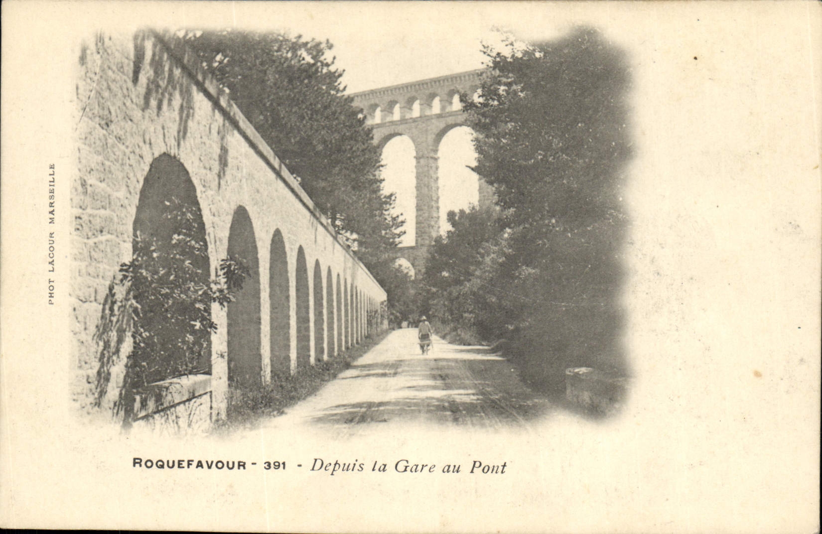 CPA Roquefavour depuis la gare au pont 