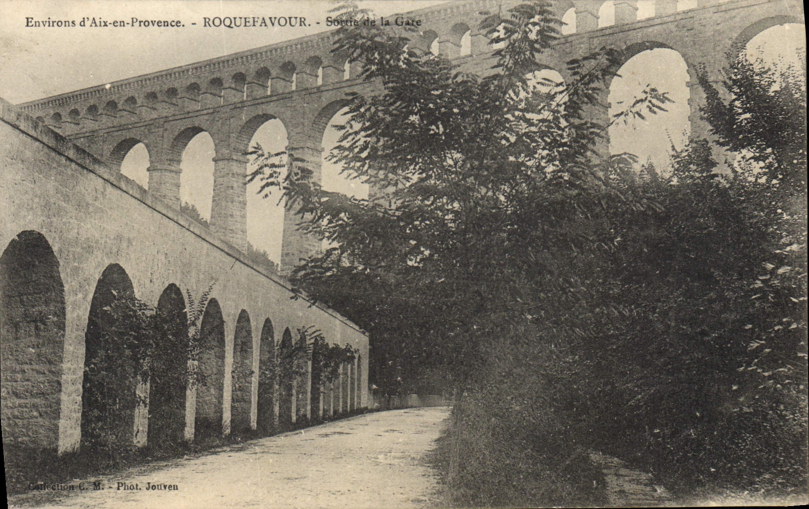 CPA Environs d'Aix en Provence Roquefavour sortie de la gare 