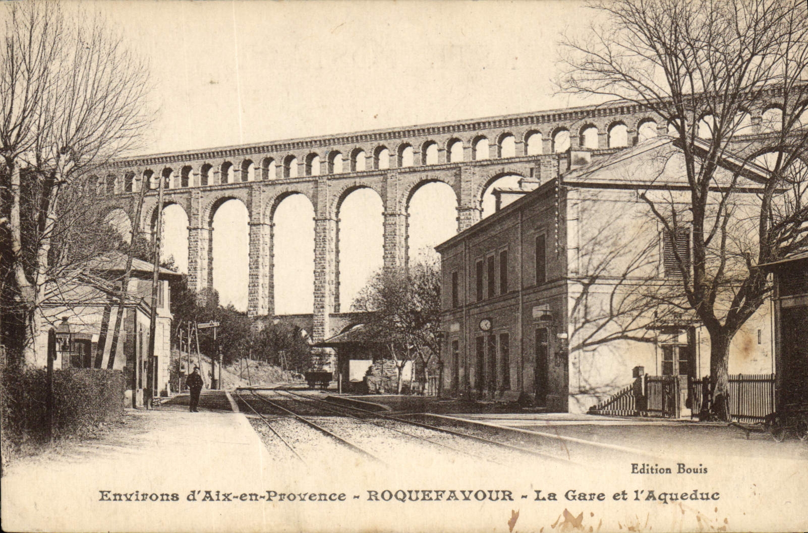 CPA Environs d'Aix en provence Roquefavour la gare et l'Aqueduc 