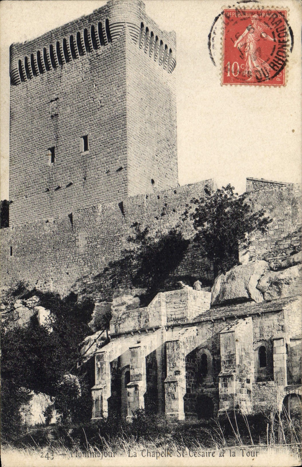 CPA Montmajour La Chapelle St Cesaire et la Tour