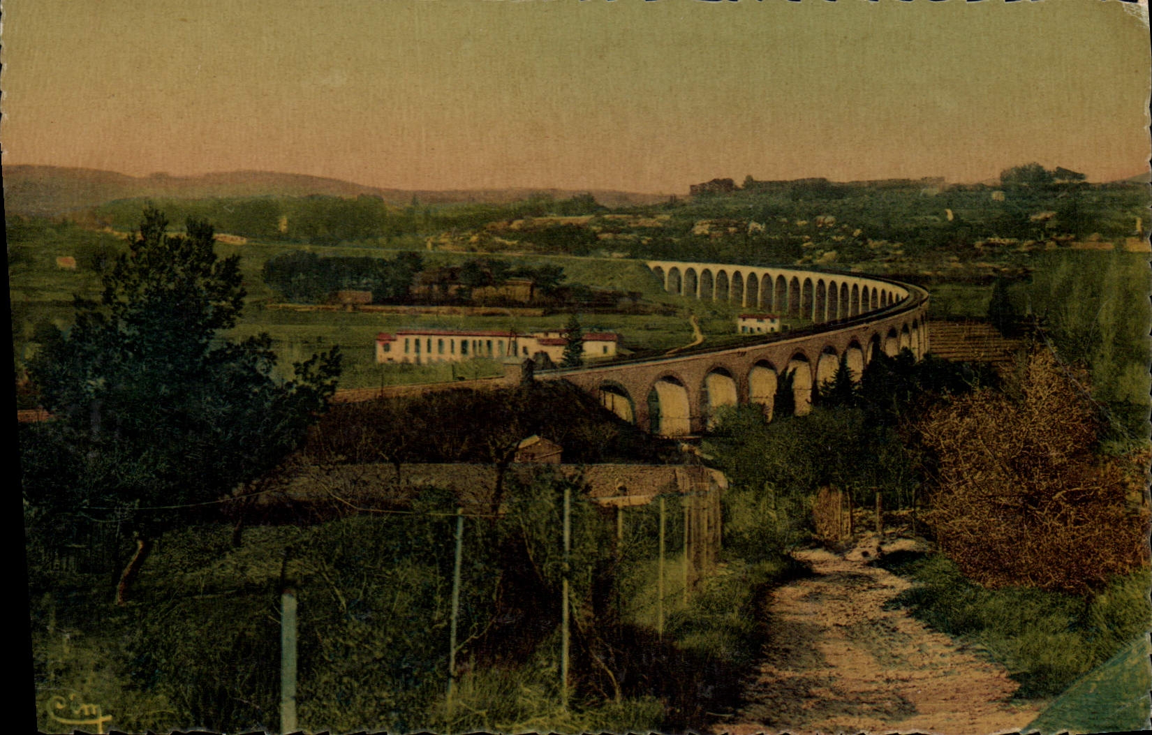 CPA Aix en Provence (B du Rh) Viaduc du Coton Rouge Arc de Meyran