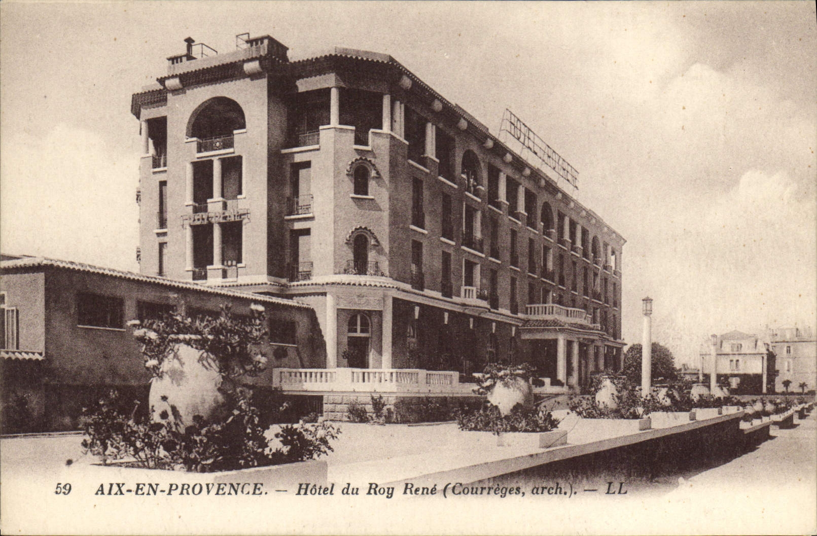 CPA Aix en Provence Hotel du Roy Rene (Courreges arch)
