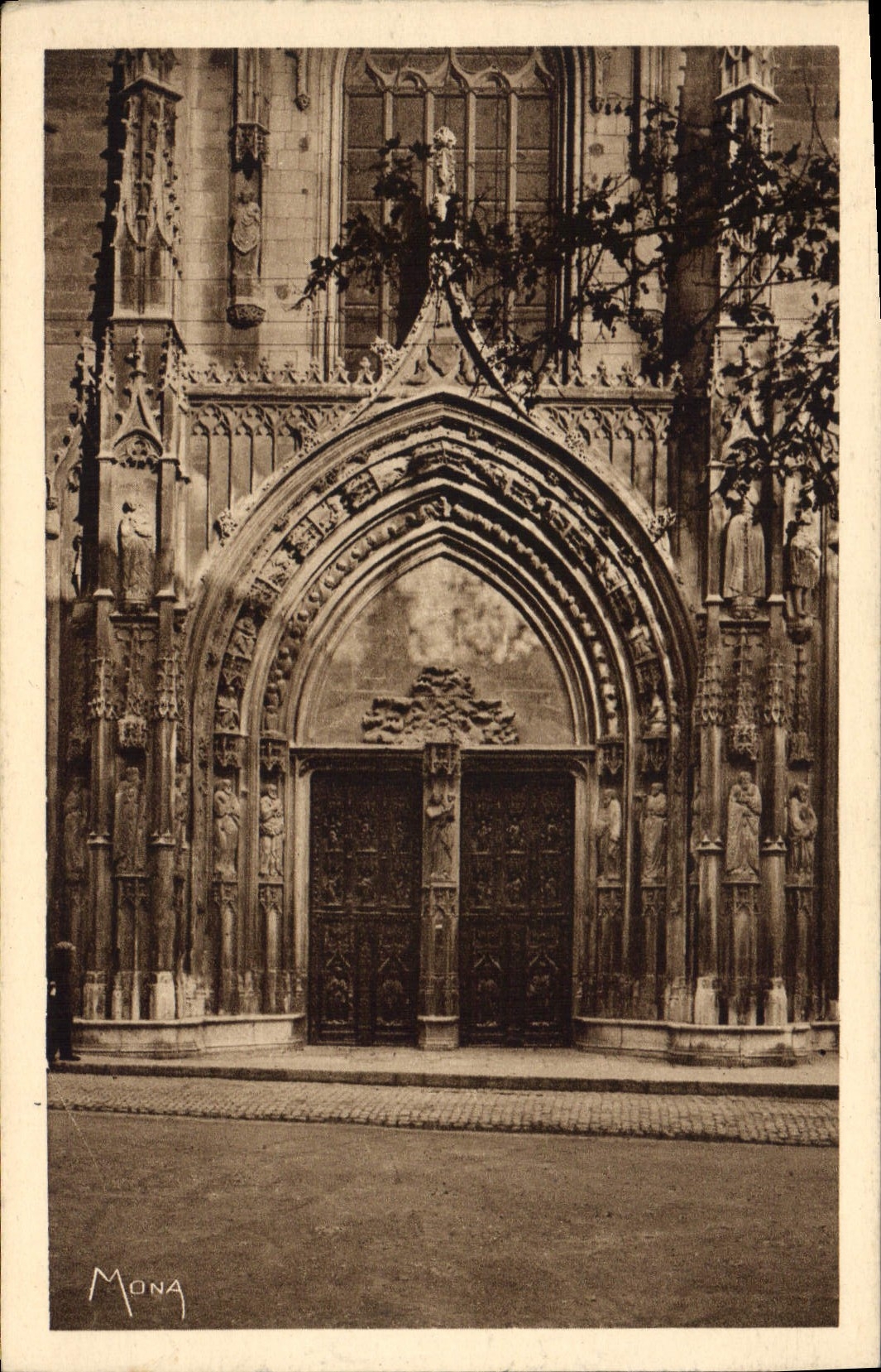CPA Aix en Provence Les Petits Tableaux de Provence Vantaux sculptes du portail de la Cathedrale Sai
