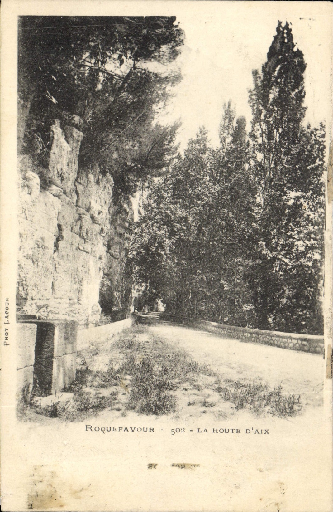 CPA Roquefavour La Route d'Aix
