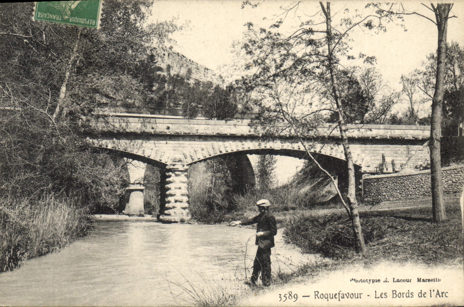 CPA Roquefavour Les Bords de l'Arc Peche Pecheur