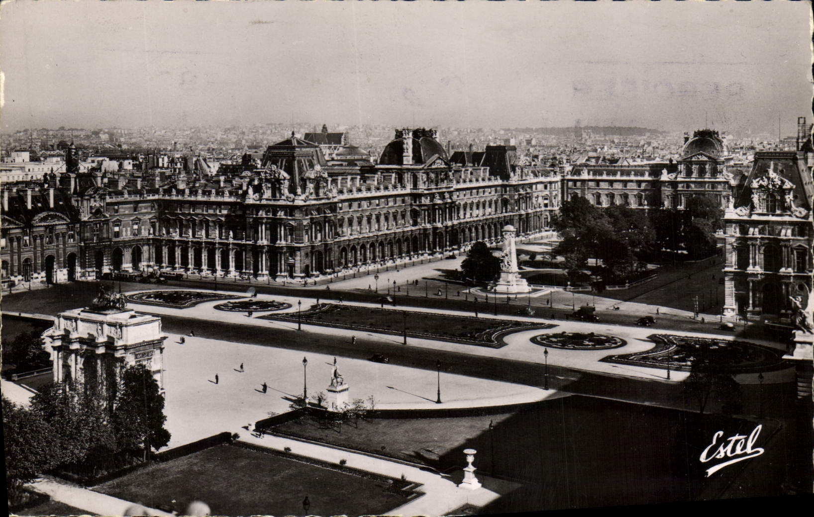 CPA Paris La Place du Carrousel et le Louvre