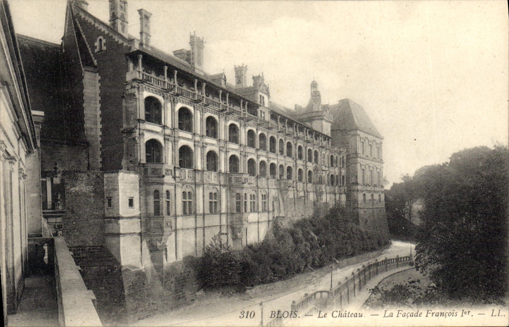 CPA Blois Le Château La facade Francois 1er