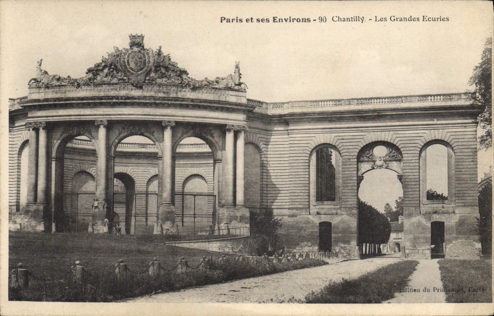 CPA Paris et ses Environs Chantilly Les Grandes Ecurles 