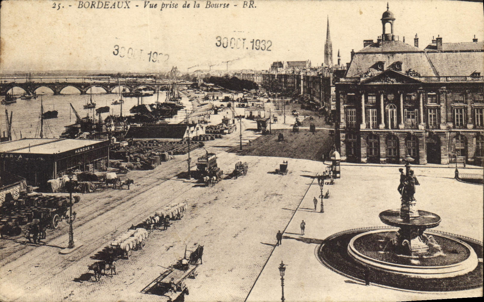 CPA Bordeaux Vue prise de la Bourse 