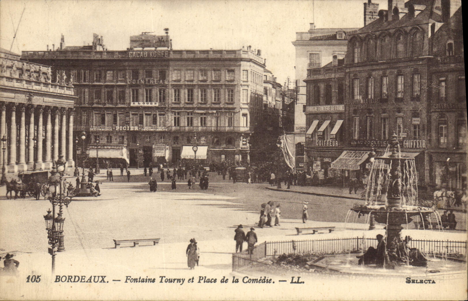 CPA Bordeaux Fontains Tourny et Place de la Comedie 