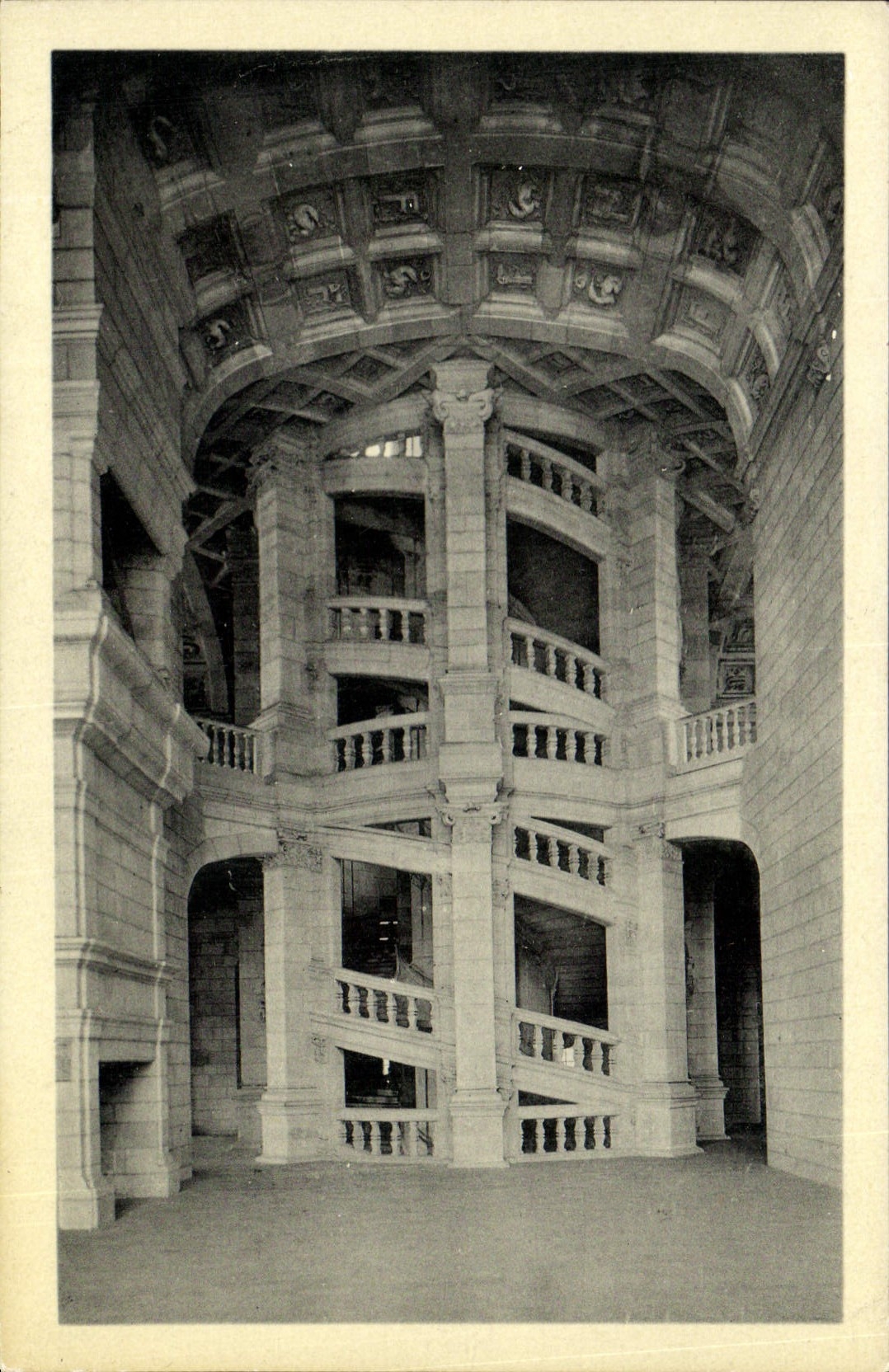 CPA Chambord L et Ch Le Grand Escalier double 