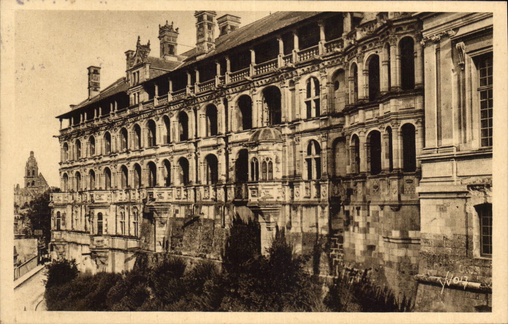 CPA Blois L et Ch Le Chateau Facade Francois I