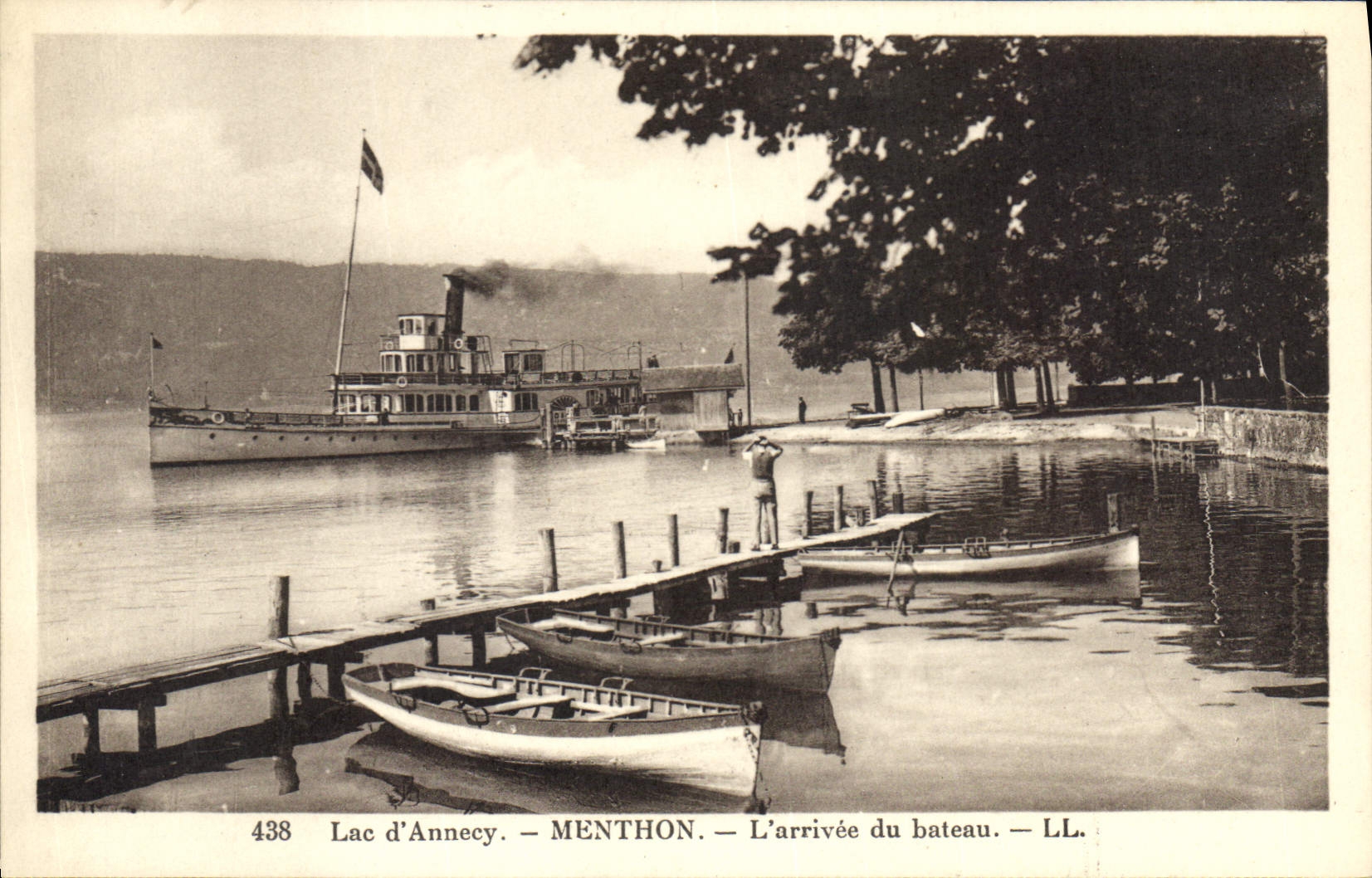 CPA Lac d'Annecy Menthon L'arrivee du bateau 