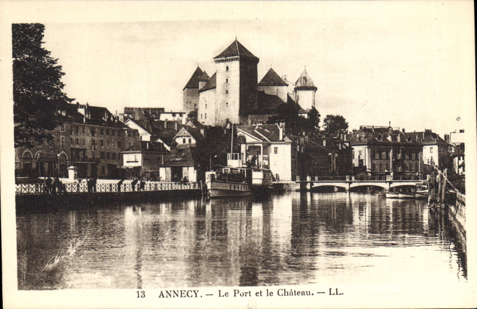 CPA Annecy Le Port et le Chateau 