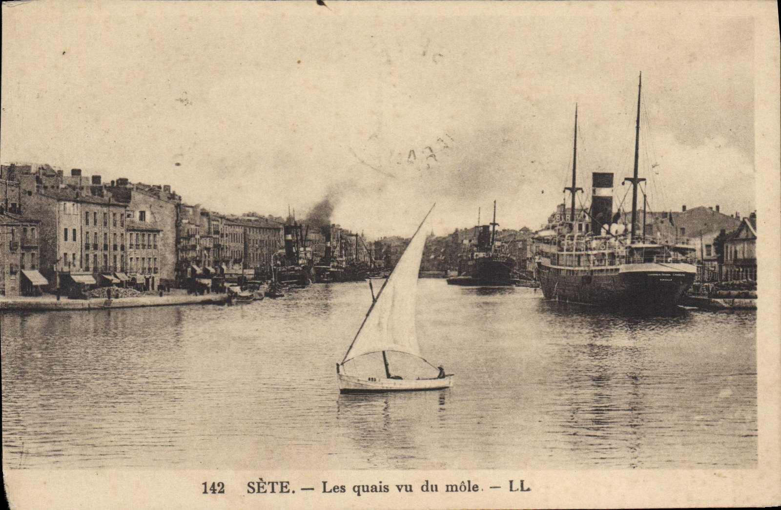 CPA Sete les quais vu du mole 