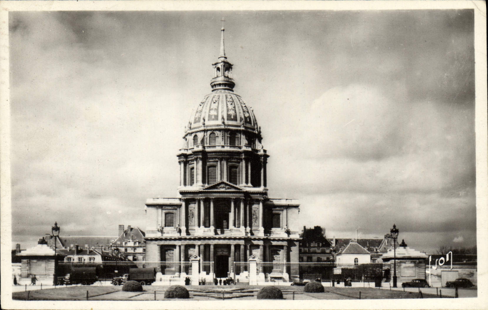 CPA Paris en Flanant le Dole des Invalides