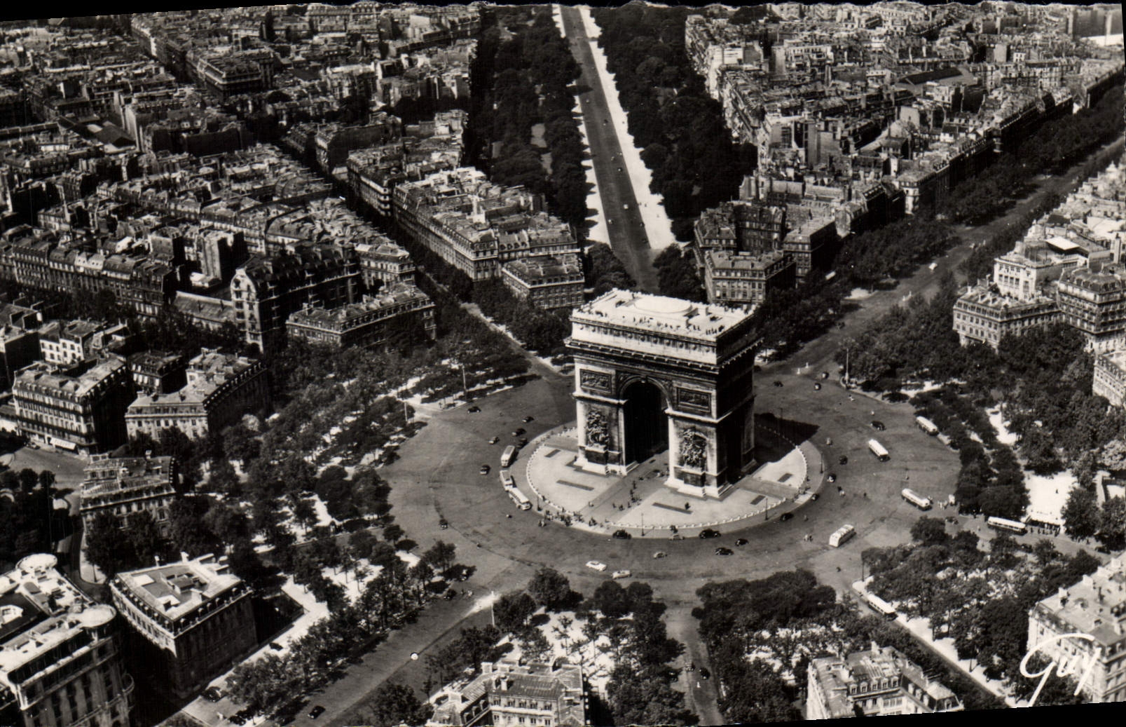 CPA En avion sur paris Pilote orerateur R Henrard la place et l'arc de triomphe de l'Etoile au fond