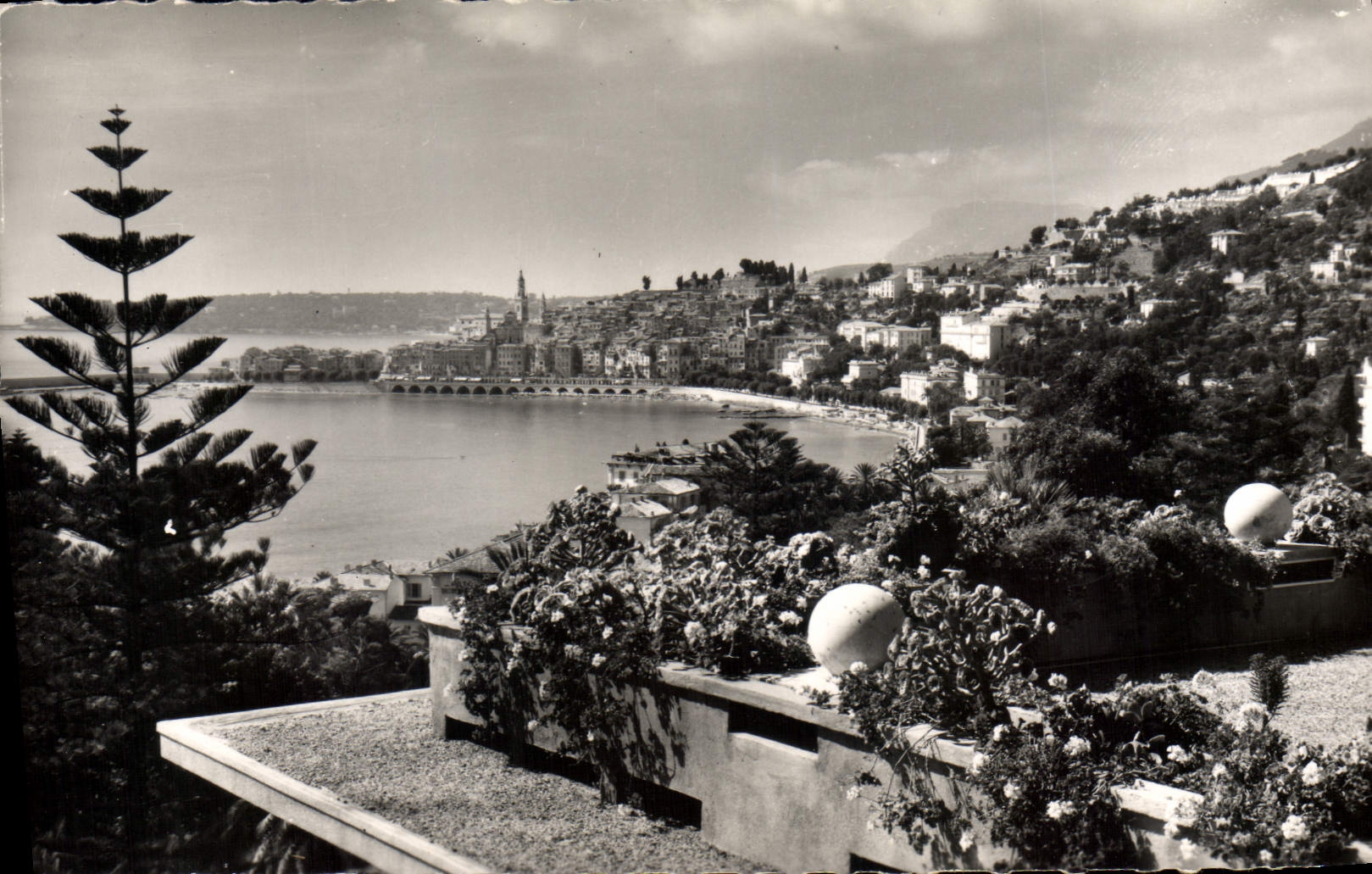 CPA Menton et Cap Martin vue de la Frontiere