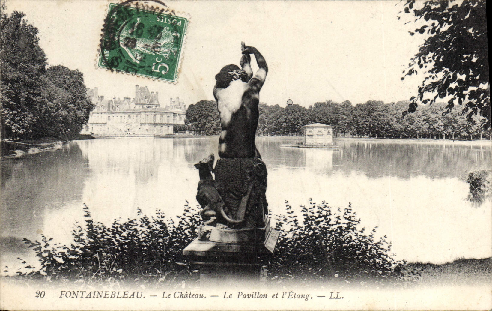 CPA Fontainebleau le chateau le Pavillon et l'Etang 