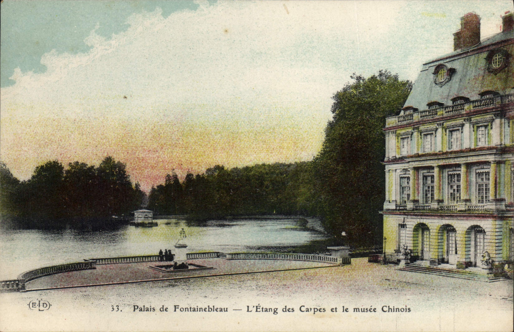 CPA Palais de Fontainebleau l'Etang des Carpes et le Musee Chinois 