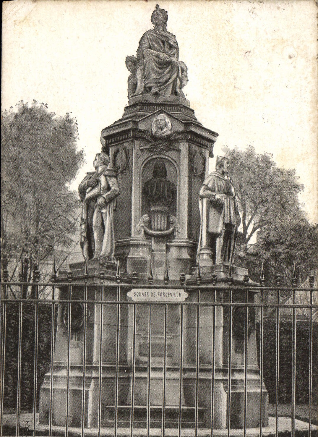 CPA Amiens Monument des Illustrations Picardes