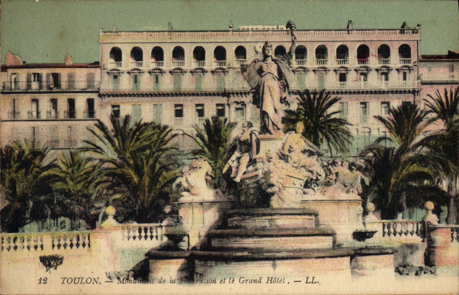 CPA Toulon monument de la Federation et le grand hotel 