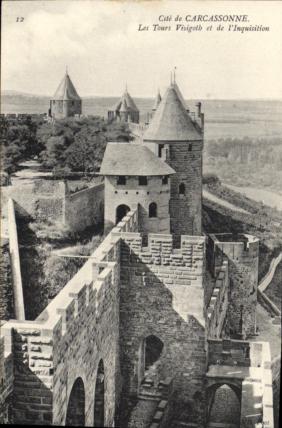 CPA Cite de Carcassonne les tours Visigoth et de l'Inquisition 