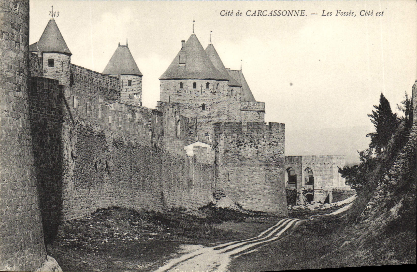 CPA Cite de Carcassonne les Fosses cote est