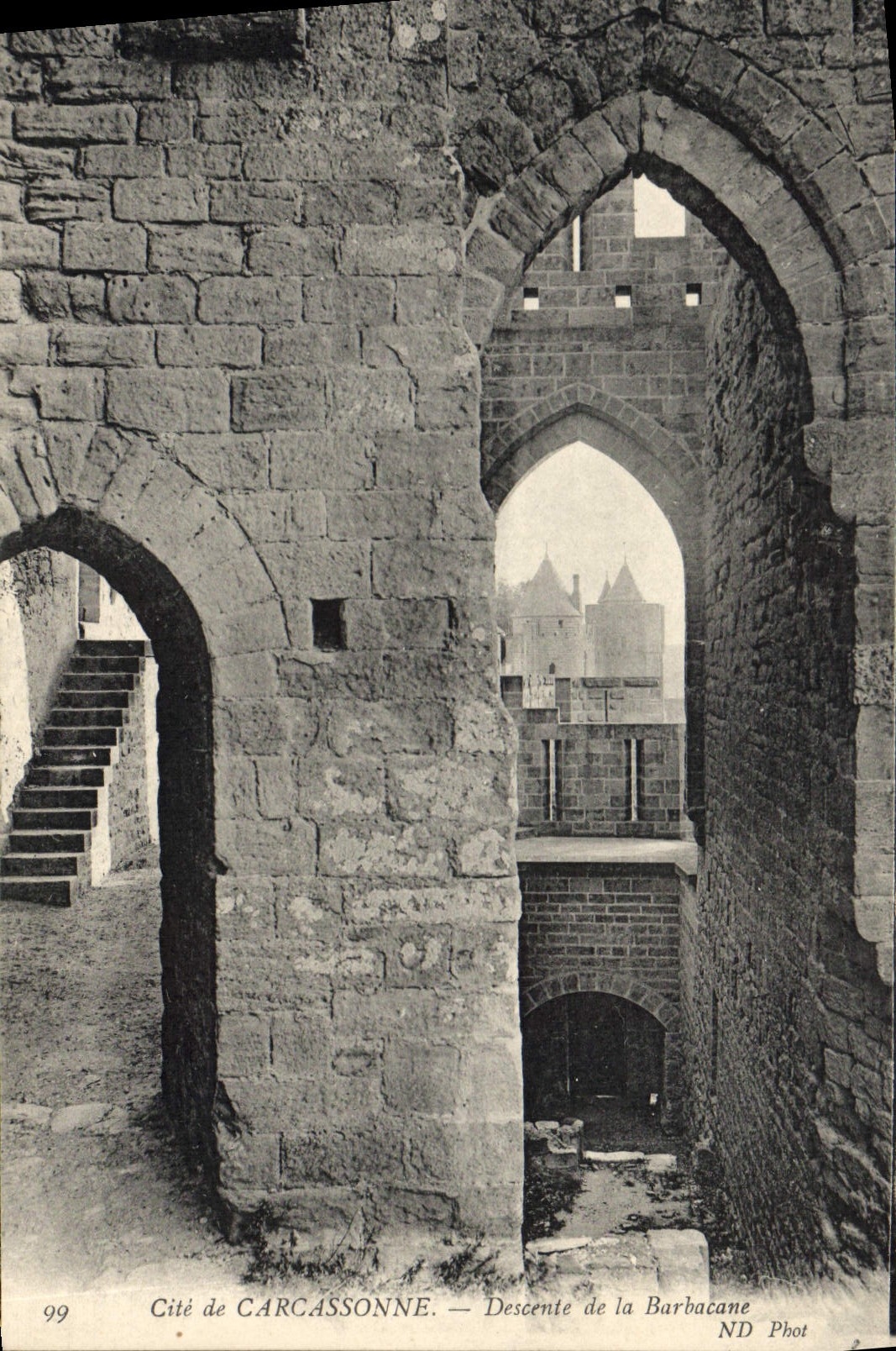 CPA Cite de Carcassonne Descente de la Barbacane