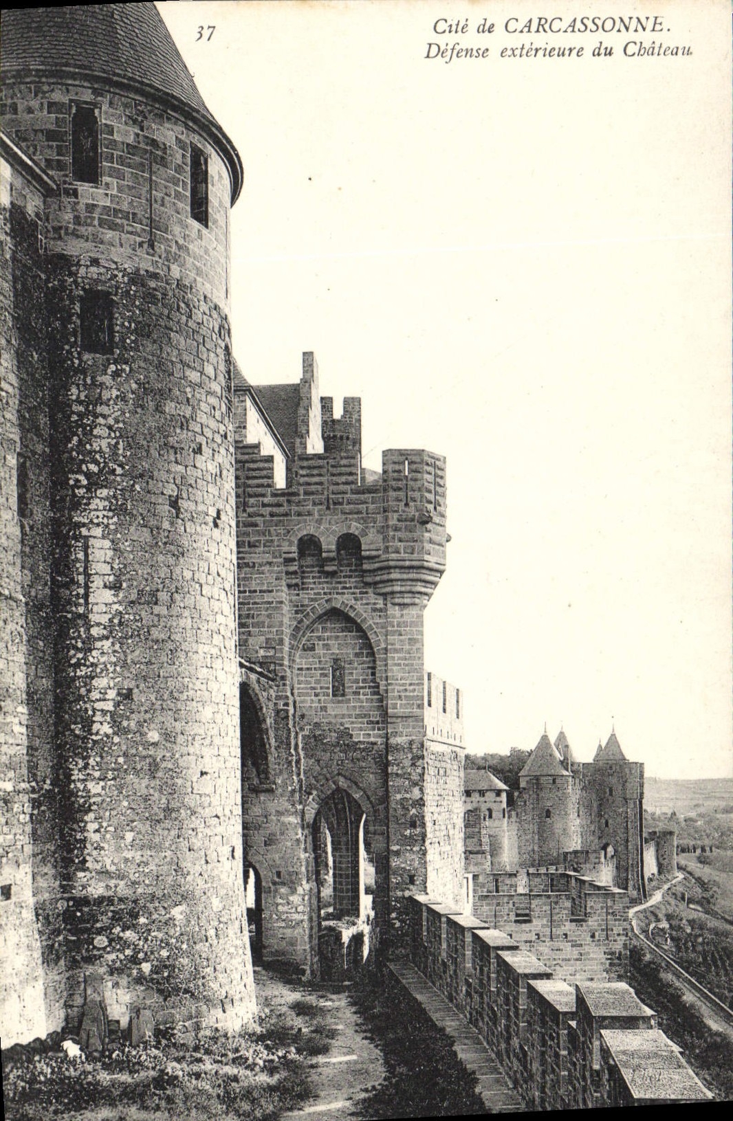CPA Cite de Carcassonne defense exterieure du chateau