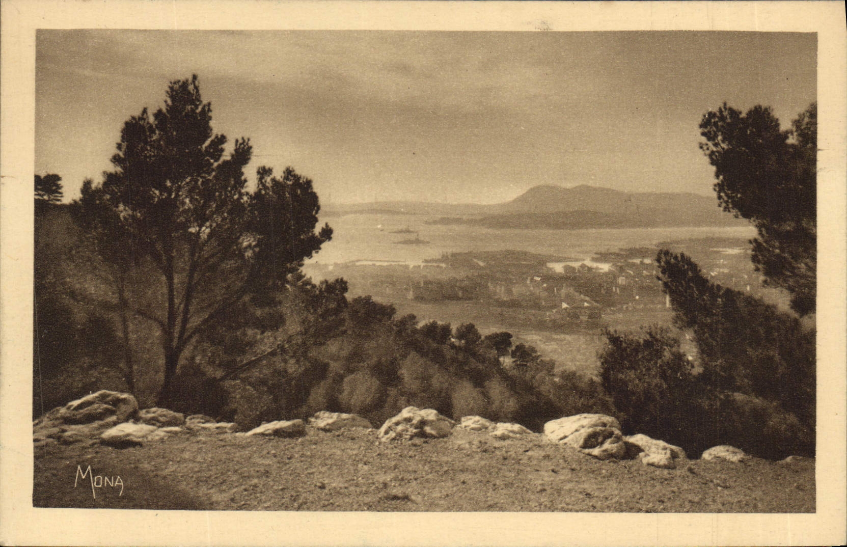 CPA Toulon vue de la rade et de la ville prise de la route du Faron 