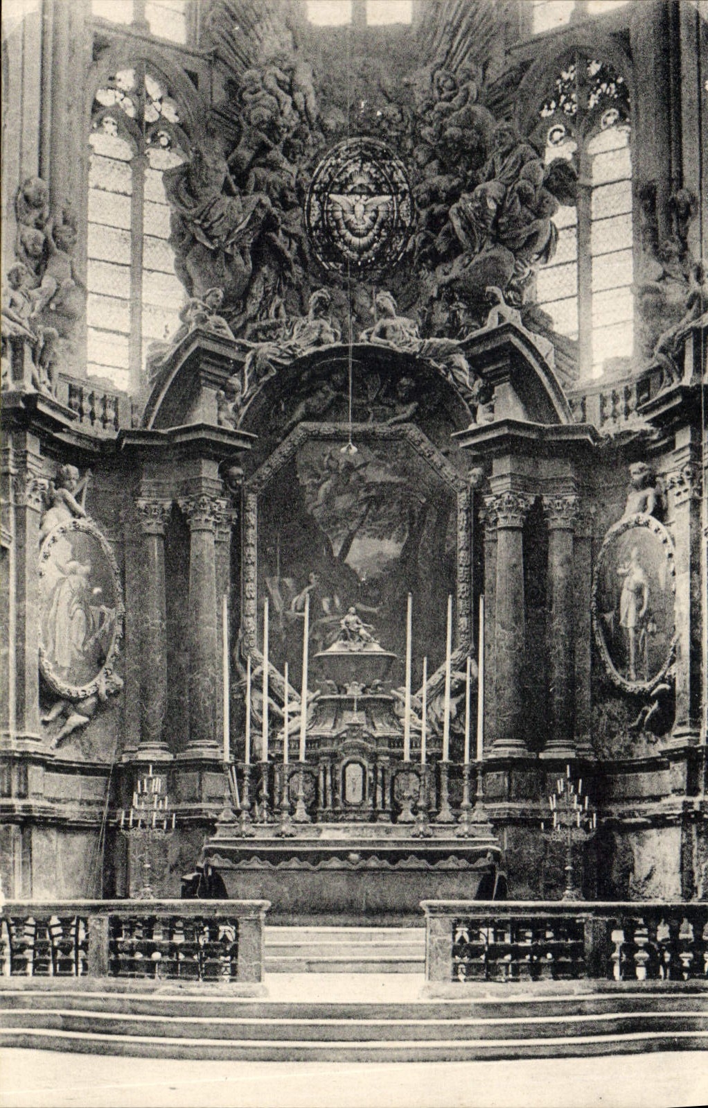 CPA Basilique de St Maximin Var Moitre Autel en marbre du pays Ume en porphyre sculptee par Silvius 