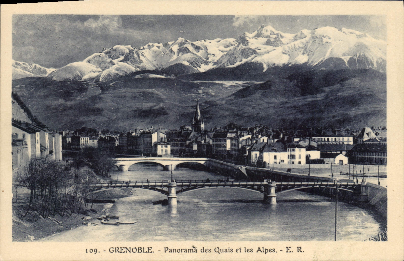 CPA Grenoble panorama des Quais et les Alpes 