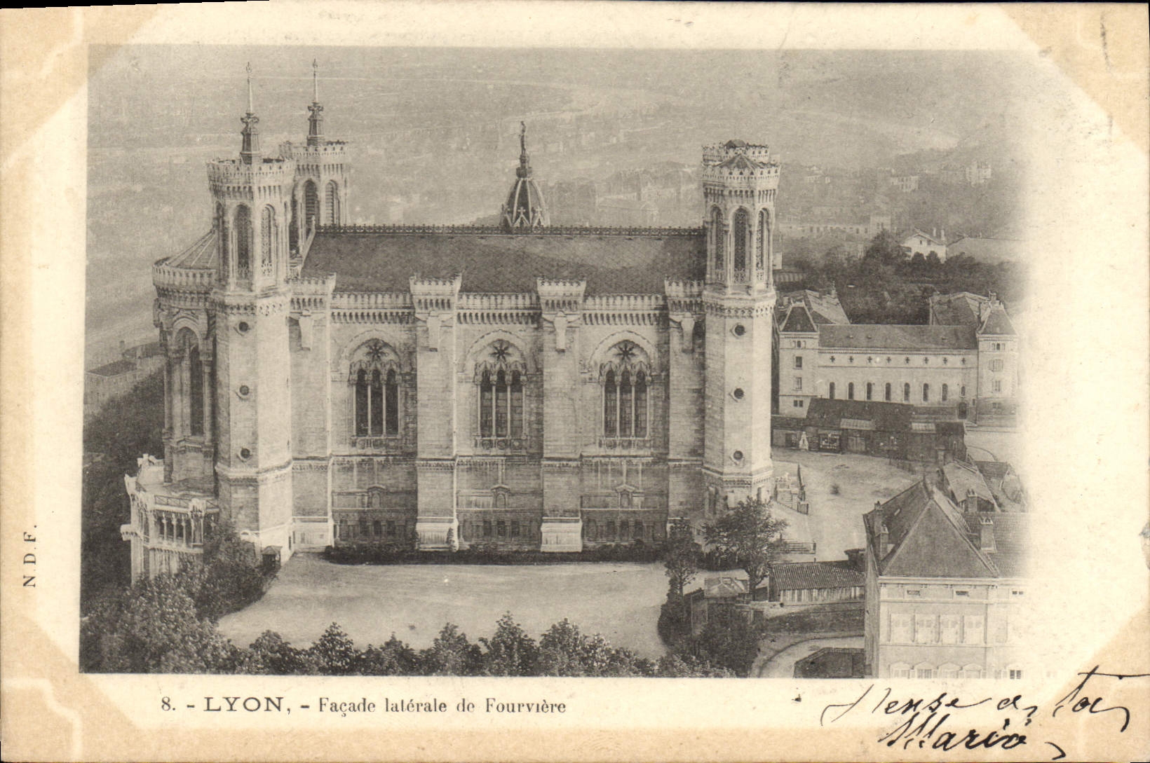 CPA Lyon Facade laterale de Fourviere 