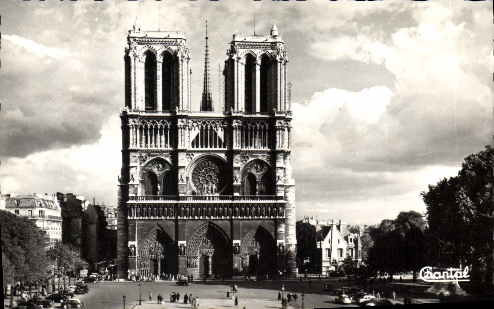 CPA Paris Notre Dame et le Parvis 