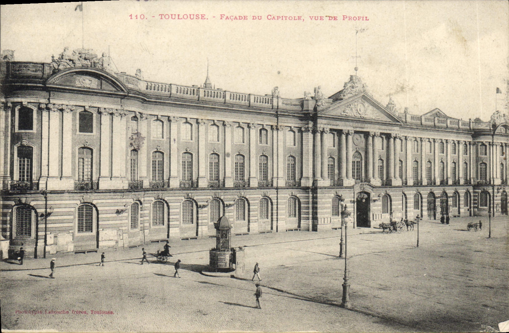 CPA Toulouse facade du Capitole vue de Profil 